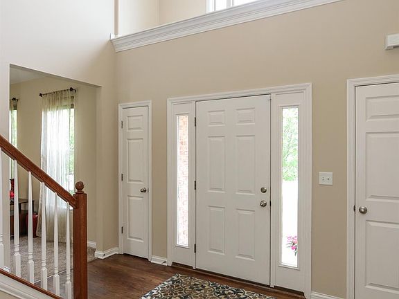 3rd image of 597 E Brooke Dr