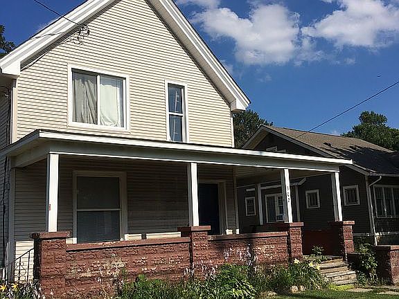 3rd image of 302 N Saginaw St