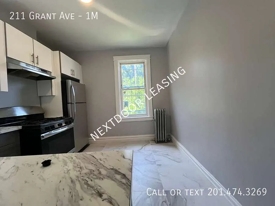 211 Grant Ave — Photo 3