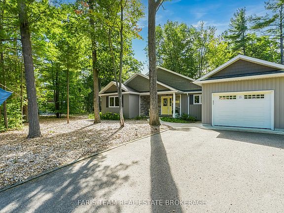 3rd image of 15 Rosemary Rd