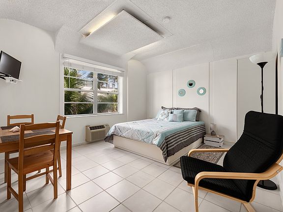 3rd image of 7300 Ocean Ter APT 313