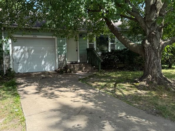 2138 N Pickwick Ave