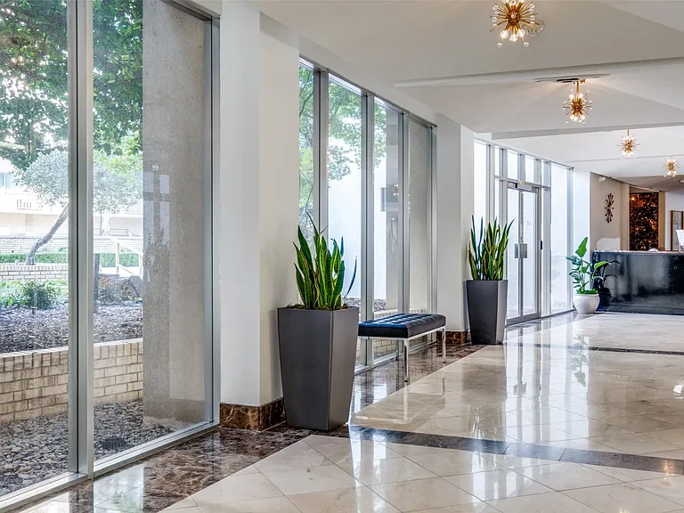 Commercial offices, barber shops, salons, community mail, and 24 hr concierge