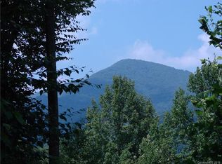 521 Spring Lake Rd, Maggie Valley, NC 28751