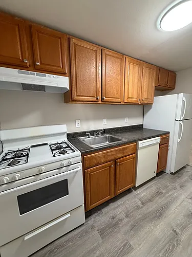 345-381 Hildreth St Photo 1