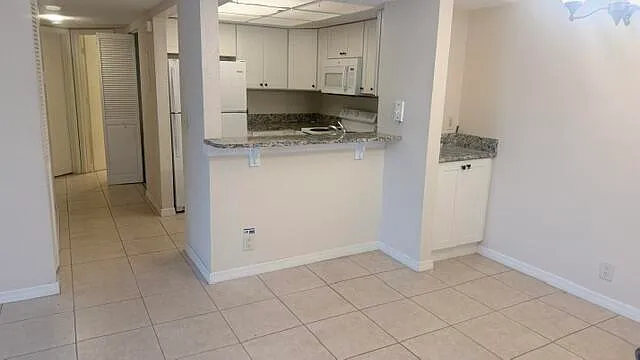 1520 SE Royal Green Cir #206 — Photo 6