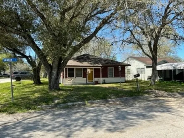 216 Sandra St, Edna, TX 77957