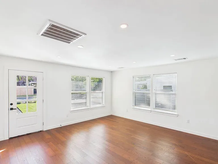 313 Fulton St — Photo 6