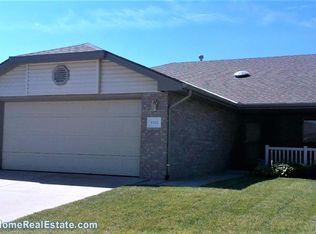8425 Peregrine Ct, Lincoln, NE 68505