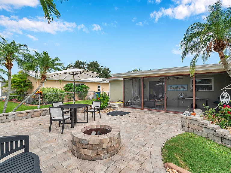 2420 Fairbanks Dr — Photo 35