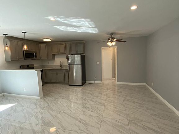 2nd image of 1033 Beacon Ave APT 103