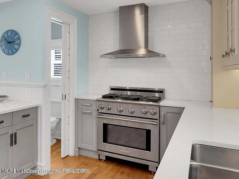 321 14th Ave — Photo 15