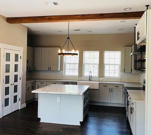 3rd image of 11 Birchwood Cir