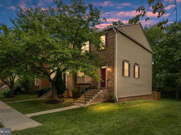 4215 Sleepy Lake Dr, Fairfax, VA 22033
