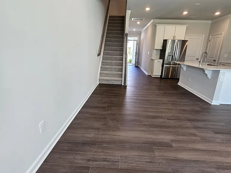 270 Paramount Dr — Photo 15