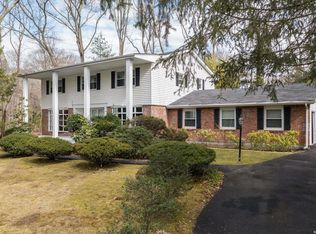 45 Round Tree Dr, Melville, NY 11747