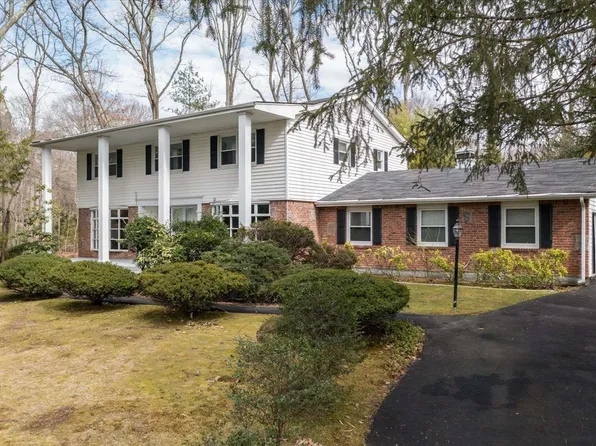 45 Round Tree Drive, Melville, NY 11747