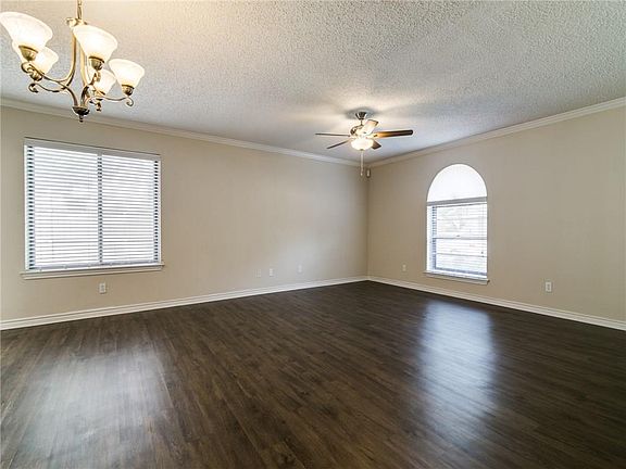 5th image of 2821 Saint George Dr