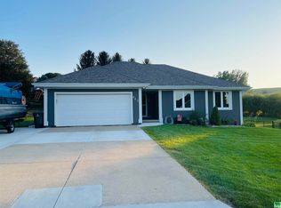 943 Springbrook Dr, Hinton, IA 51024