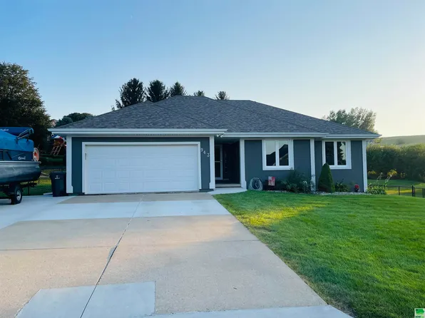 943 Springbrook Dr, Hinton, IA 51024