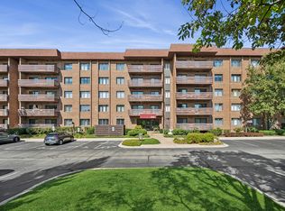 2000 Chestnut Ave APT 103, Glenview, IL 60025