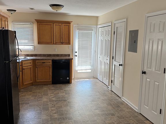 3rd image of 899 Branch Rd