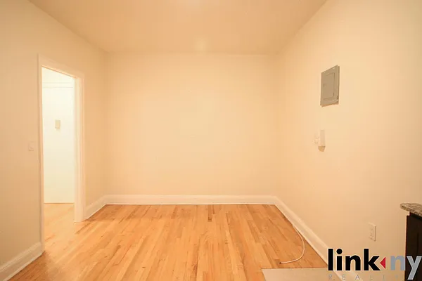 Rented by Link NY Realty | media 20