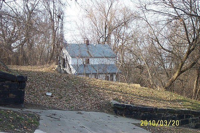 2nd image of 192 Division St