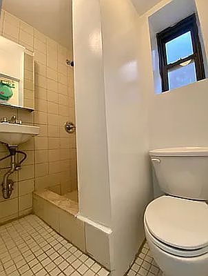 4th image of 202 Thompson St APT 2