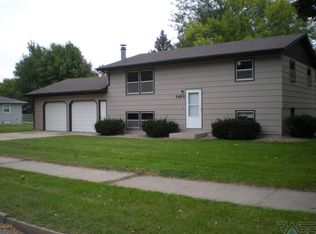 3404 S Fairhall Ave, Sioux Falls, SD 57106