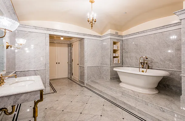 Sold by Sloane Square | media 13