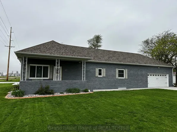 302 East St, Wood River, NE 68883