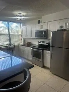 1 bed, 758 sqft, $3,000 — Photo 2
