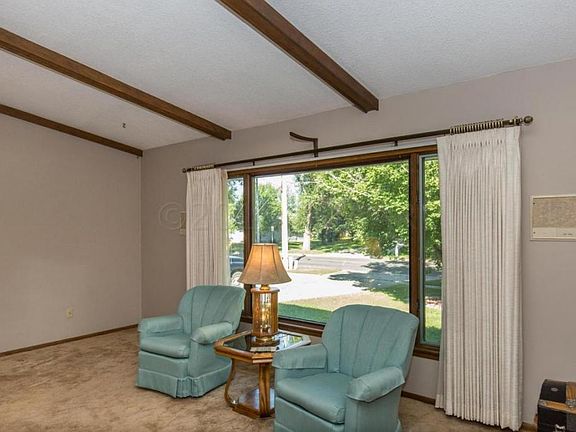 3rd image of 655 6th Ave W