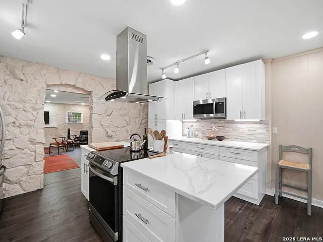 19214 Grey Forest Dr — Photo 16