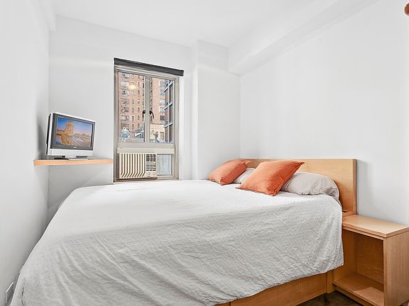 4th image of 20 E 35th St APT 7F