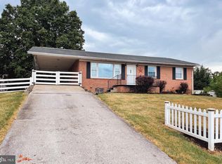 101 Clarence Dr, Charles Town, WV
