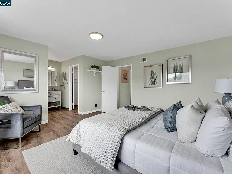 392 Bayview Cir — Photo 28