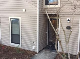 221 Village Ln UNIT D, Greensboro, NC 27409