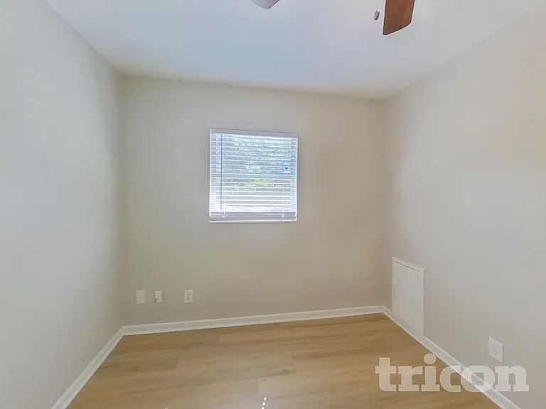 2413 Park St N — Photo 10