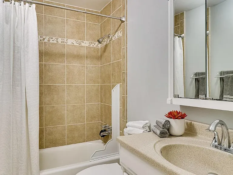 2210 Glencourse Ln — Photo 20