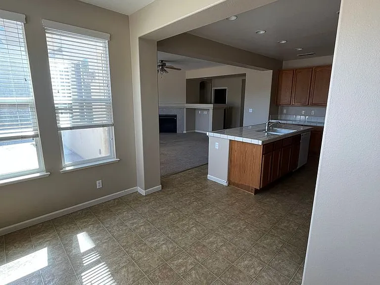 1520 Manzanita Way — Photo 8