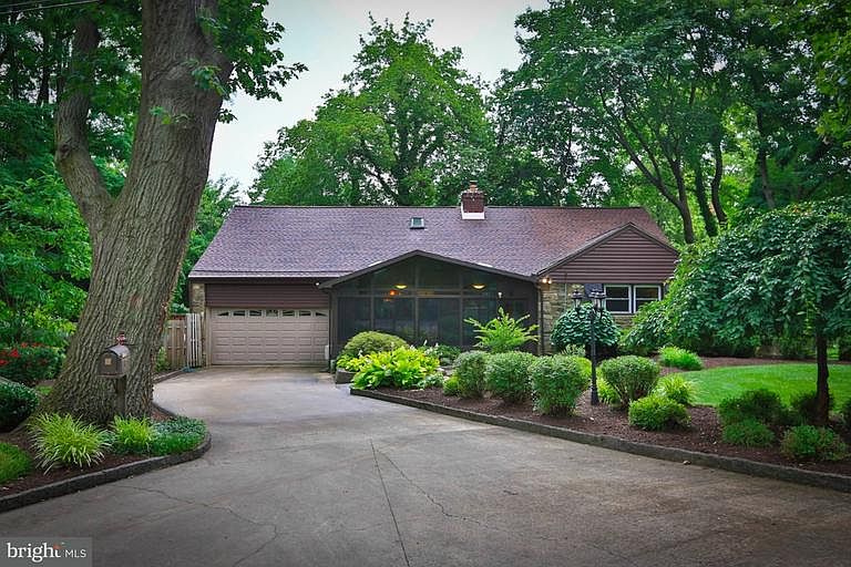 1st image of 617 Webb Rd
