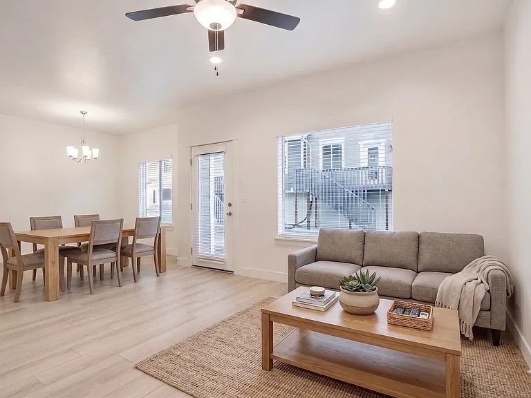 7243 N Silver Spring Way — Photo 3