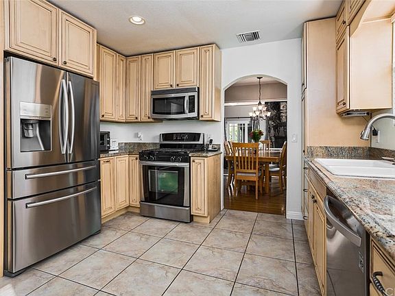 5th image of 2606 N Parish Pl