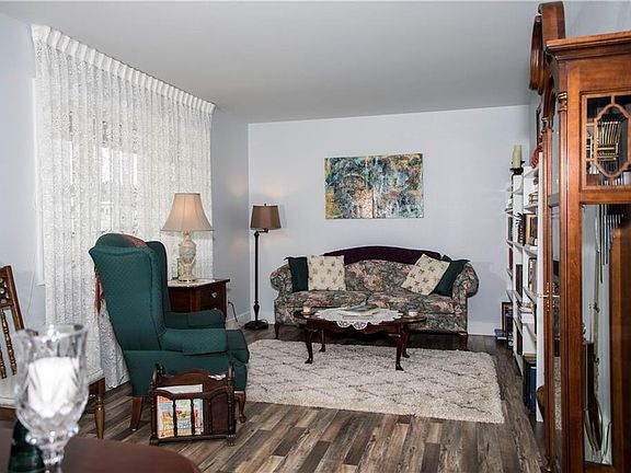 4th image of 912 Barbara Dr