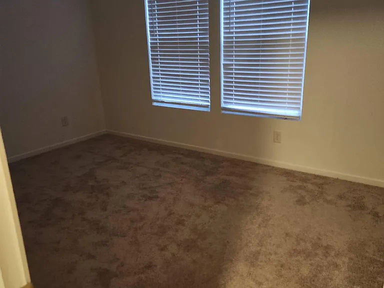 1626 Carriage Cir — Photo 9