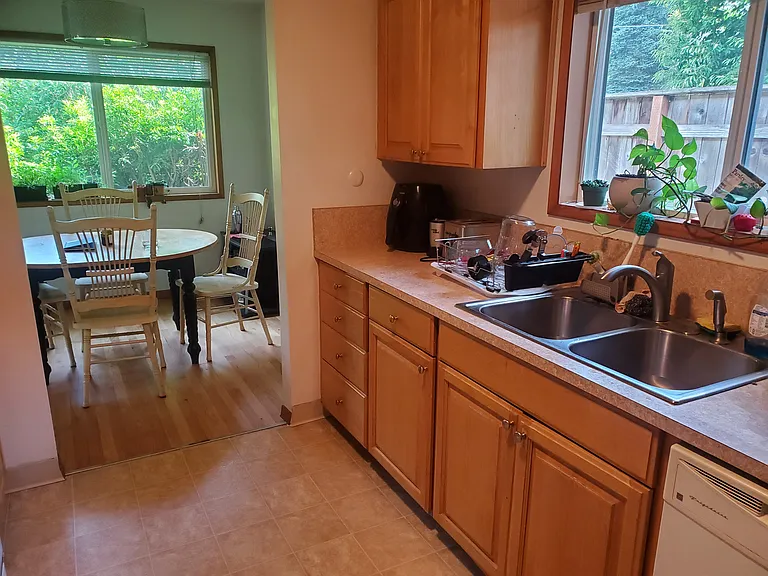 425 SE 75th Ave — Photo 8