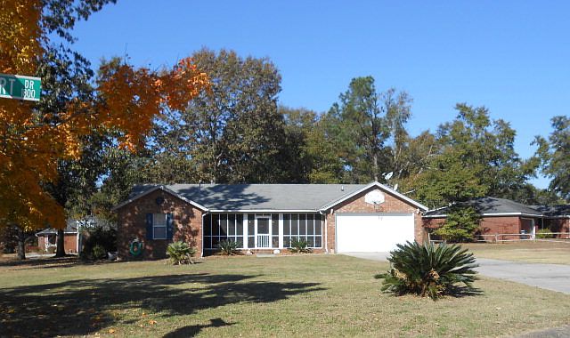 1st image of 1818 Harcourt Dr