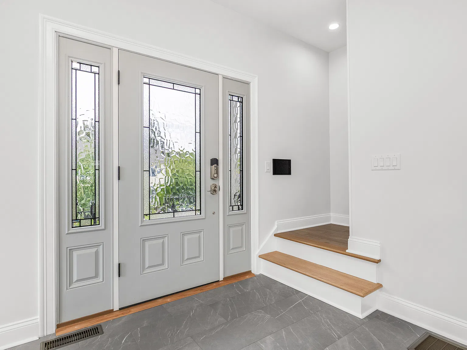 3 bed, 3.5 bath, 2550 sqft, $7,200 — Photo 3